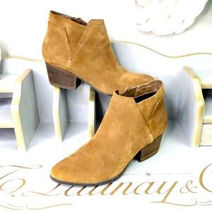 Crown vintage tan suede ankle boots